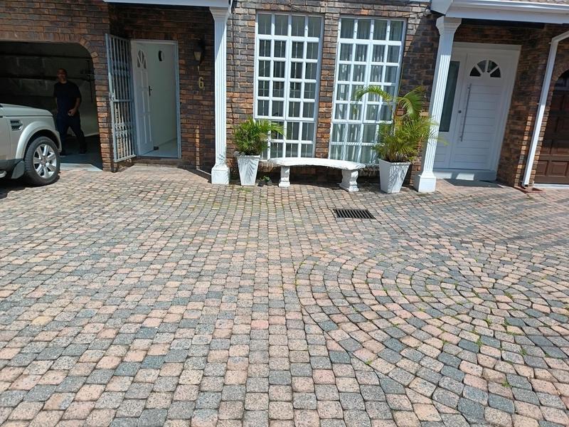 To Let 3 Bedroom Property for Rent in Essenwood KwaZulu-Natal