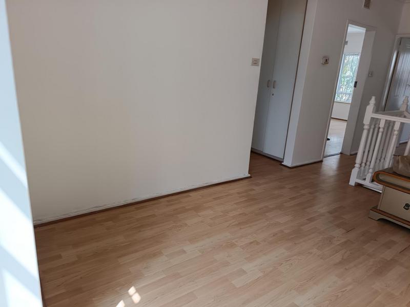 To Let 3 Bedroom Property for Rent in Essenwood KwaZulu-Natal