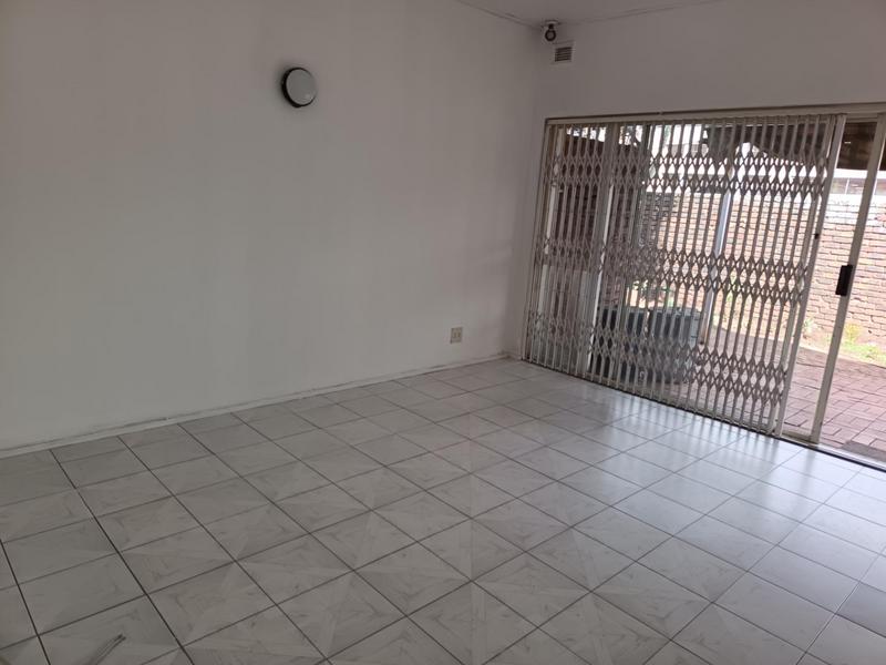 To Let 3 Bedroom Property for Rent in Essenwood KwaZulu-Natal