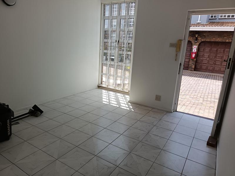 To Let 3 Bedroom Property for Rent in Essenwood KwaZulu-Natal