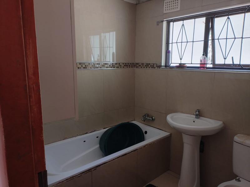 2 Bedroom Property for Sale in Umlazi KwaZulu-Natal
