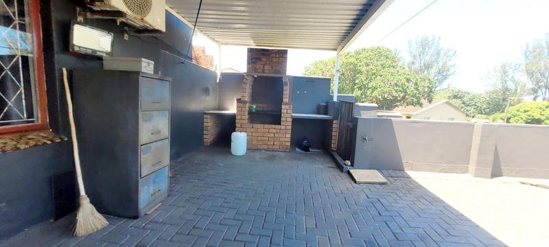 4 Bedroom Property for Sale in Park Rynie KwaZulu-Natal