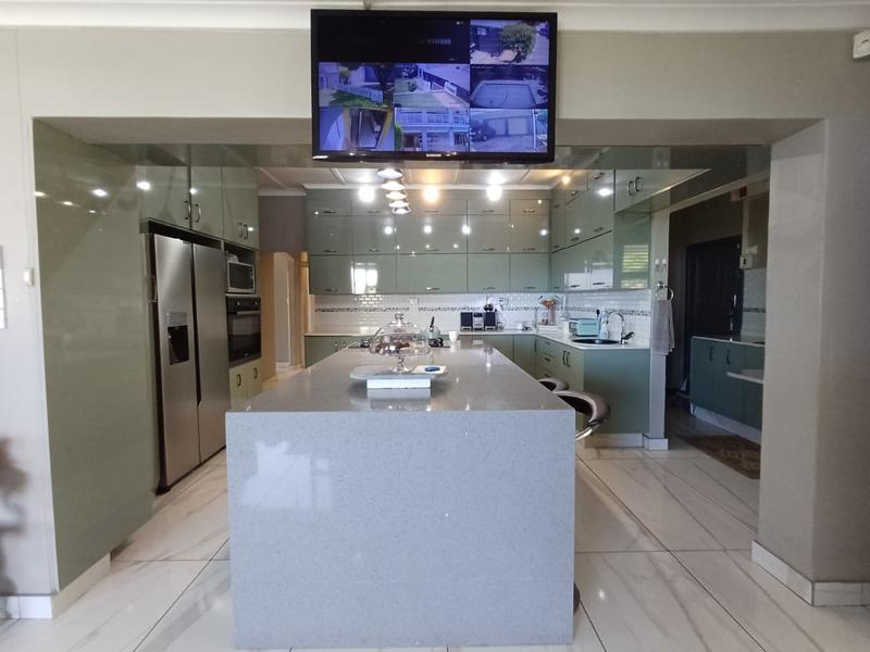 To Let 4 Bedroom Property for Rent in Durban North KwaZulu-Natal