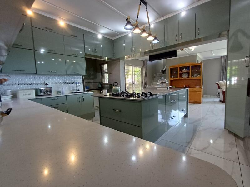 To Let 4 Bedroom Property for Rent in Durban North KwaZulu-Natal