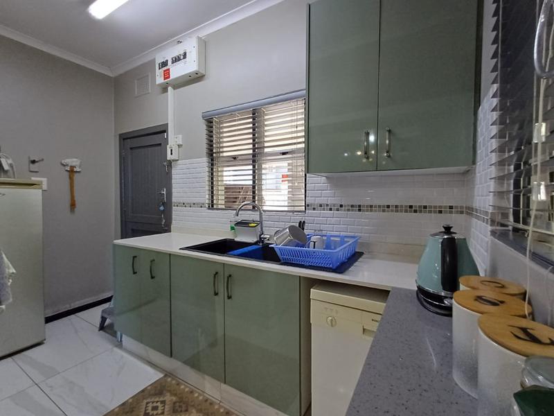 To Let 4 Bedroom Property for Rent in Durban North KwaZulu-Natal