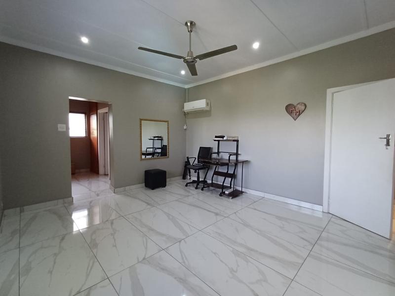 To Let 4 Bedroom Property for Rent in Durban North KwaZulu-Natal