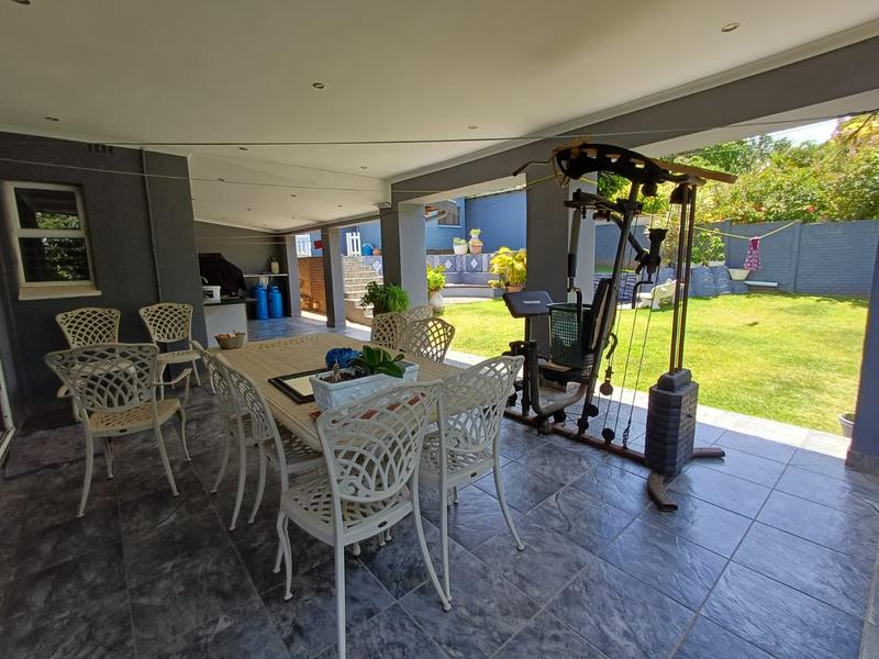 To Let 4 Bedroom Property for Rent in Durban North KwaZulu-Natal