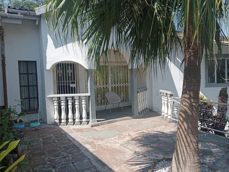 5 Bedroom Property for Sale in Chatsworth KwaZulu-Natal