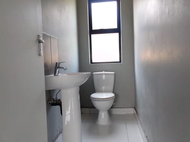 To Let 3 Bedroom Property for Rent in Shakaskraal KwaZulu-Natal