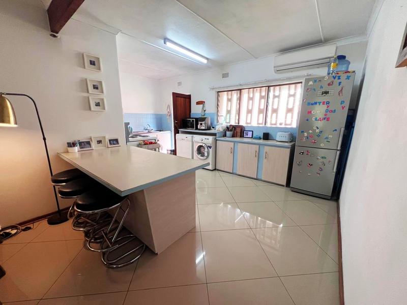 To Let 4 Bedroom Property for Rent in Port Edward KwaZulu-Natal