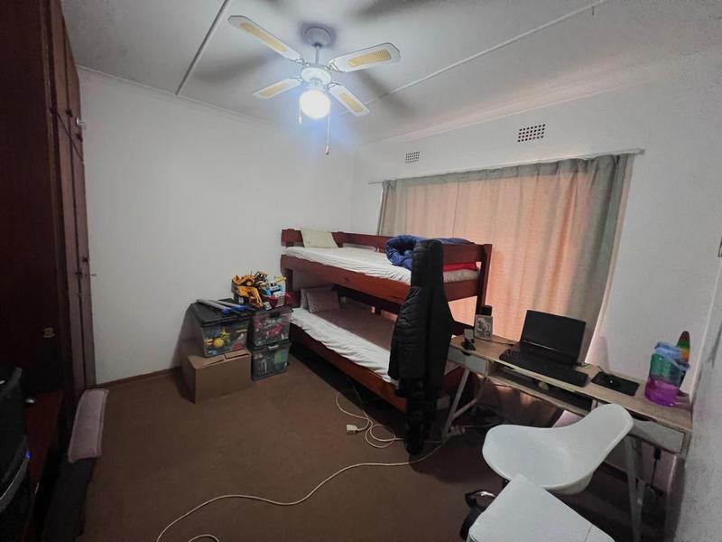 To Let 4 Bedroom Property for Rent in Port Edward KwaZulu-Natal