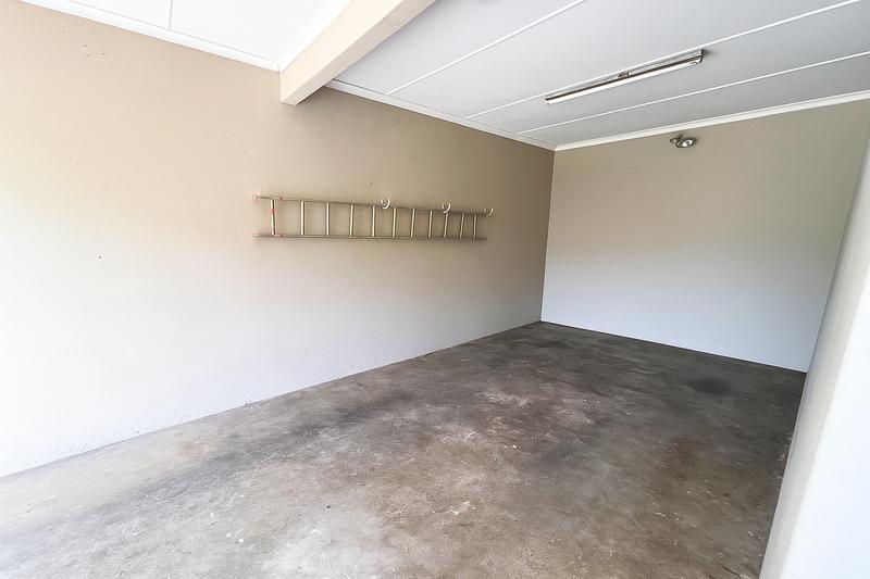 To Let 4 Bedroom Property for Rent in Port Edward KwaZulu-Natal