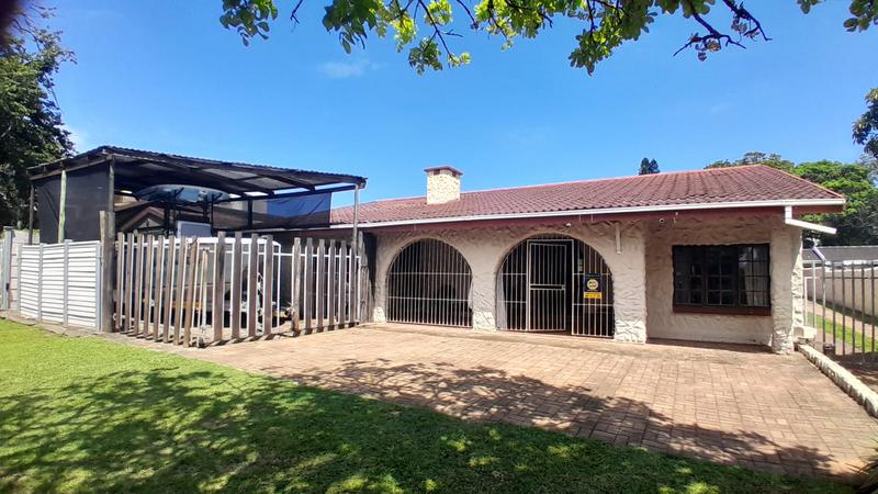 6 Bedroom Property for Sale in Uvongo KwaZulu-Natal