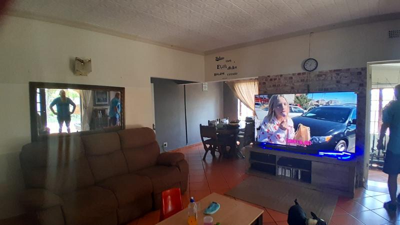 6 Bedroom Property for Sale in Uvongo KwaZulu-Natal