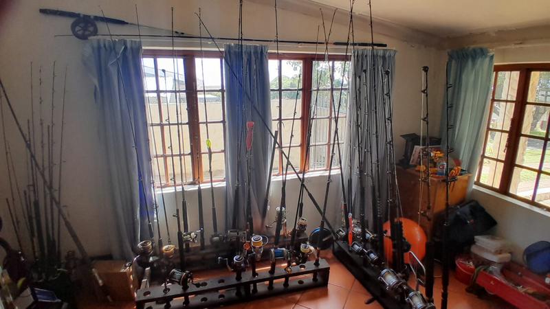 6 Bedroom Property for Sale in Uvongo KwaZulu-Natal