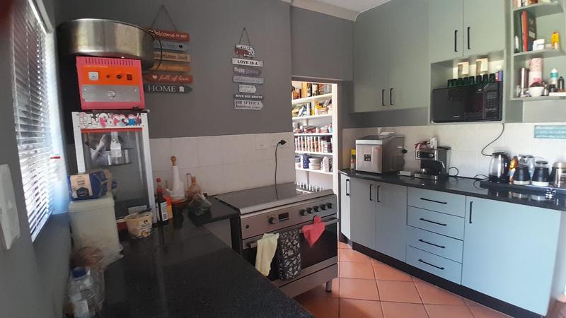 6 Bedroom Property for Sale in Uvongo KwaZulu-Natal