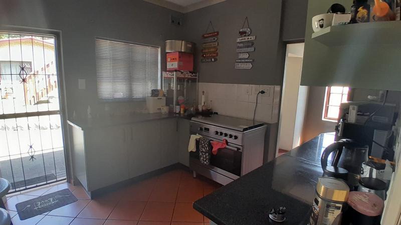 6 Bedroom Property for Sale in Uvongo KwaZulu-Natal