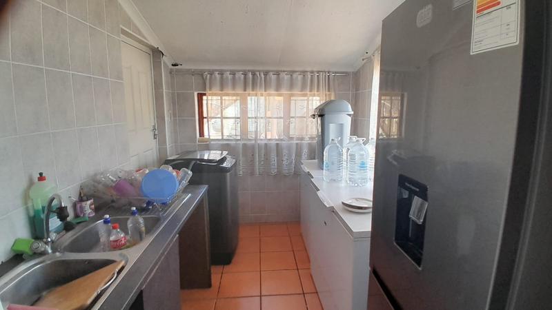 6 Bedroom Property for Sale in Uvongo KwaZulu-Natal