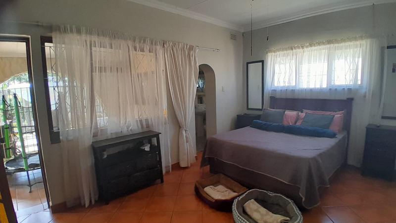 6 Bedroom Property for Sale in Uvongo KwaZulu-Natal