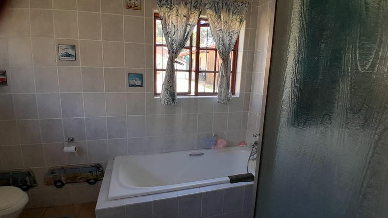 6 Bedroom Property for Sale in Uvongo KwaZulu-Natal