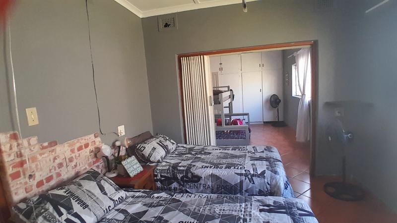 6 Bedroom Property for Sale in Uvongo KwaZulu-Natal