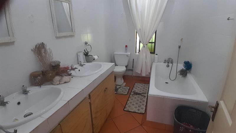 6 Bedroom Property for Sale in Uvongo KwaZulu-Natal