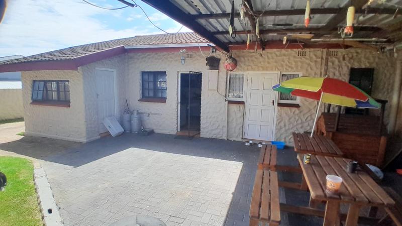 6 Bedroom Property for Sale in Uvongo KwaZulu-Natal