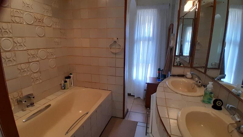 3 Bedroom Property for Sale in Uvongo KwaZulu-Natal