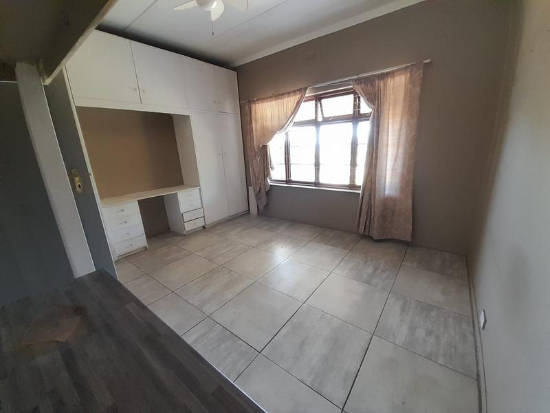 5 Bedroom Property for Sale in St Michaels On Sea KwaZulu-Natal