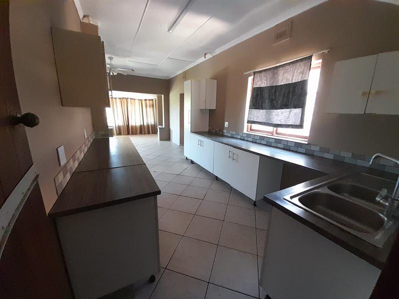 5 Bedroom Property for Sale in St Michaels On Sea KwaZulu-Natal