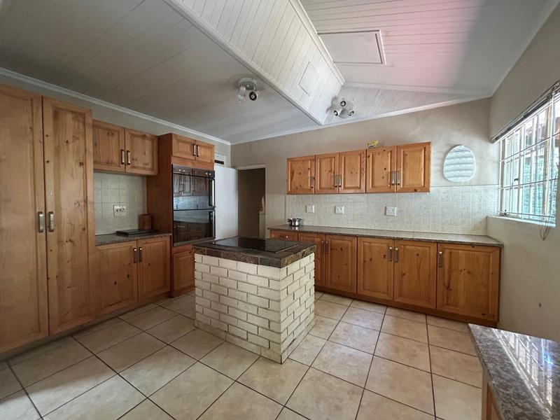 6 Bedroom Property for Sale in Yellowwood Park KwaZulu-Natal