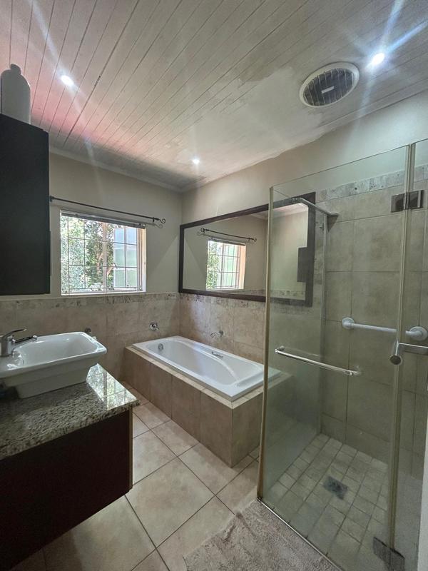 6 Bedroom Property for Sale in Yellowwood Park KwaZulu-Natal