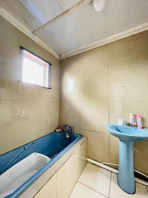 2 Bedroom Property for Sale in Umlazi KwaZulu-Natal