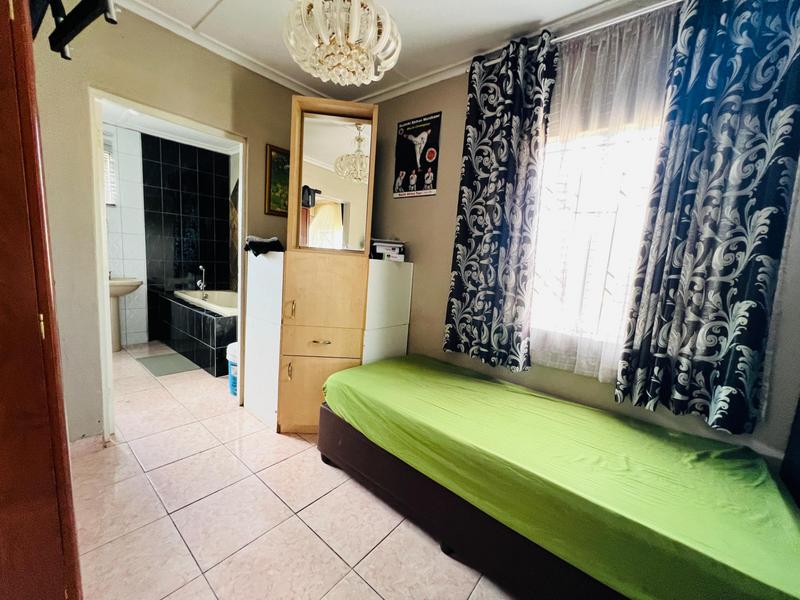 4 Bedroom Property for Sale in Castlehill KwaZulu-Natal