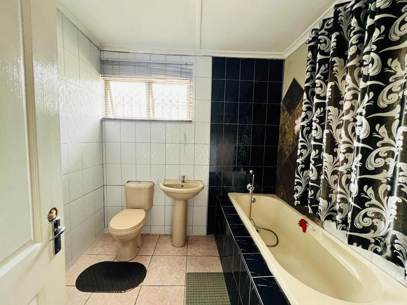 4 Bedroom Property for Sale in Castlehill KwaZulu-Natal