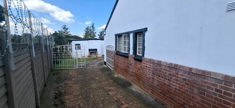 5 Bedroom Property for Sale in Manor KwaZulu-Natal