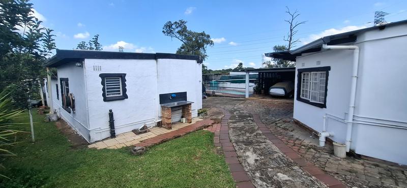 5 Bedroom Property for Sale in Manor KwaZulu-Natal