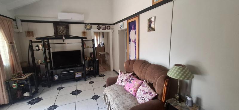 5 Bedroom Property for Sale in Manor KwaZulu-Natal