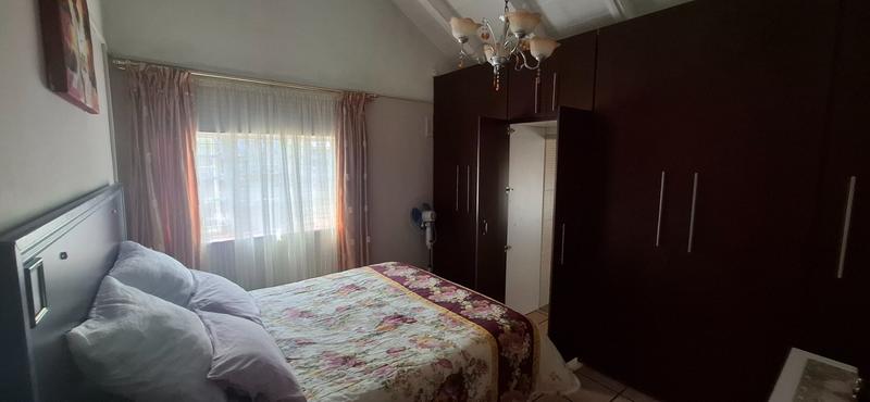 5 Bedroom Property for Sale in Manor KwaZulu-Natal