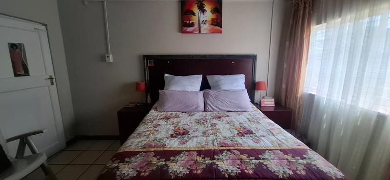 5 Bedroom Property for Sale in Manor KwaZulu-Natal