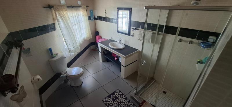 5 Bedroom Property for Sale in Manor KwaZulu-Natal