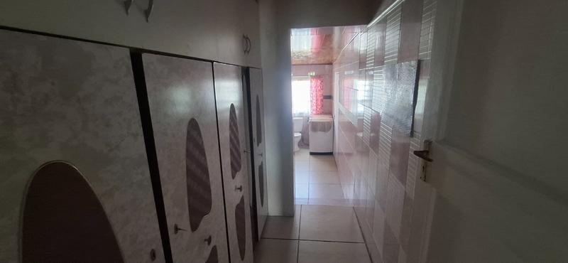 5 Bedroom Property for Sale in Manor KwaZulu-Natal