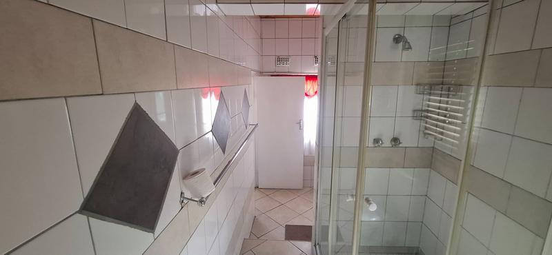 5 Bedroom Property for Sale in Manor KwaZulu-Natal