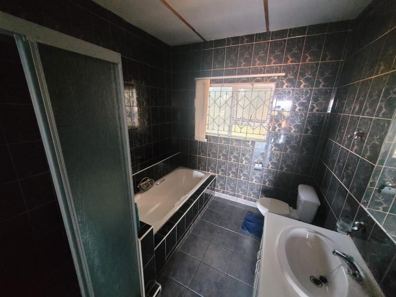 4 Bedroom Property for Sale in Manaba Beach KwaZulu-Natal