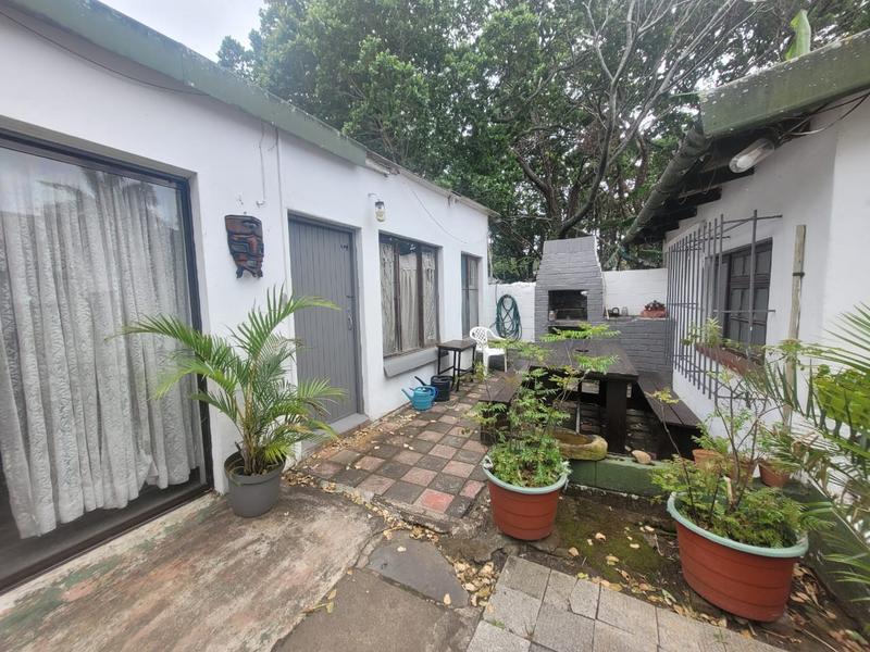 10 Bedroom Property for Sale in Manaba Beach KwaZulu-Natal