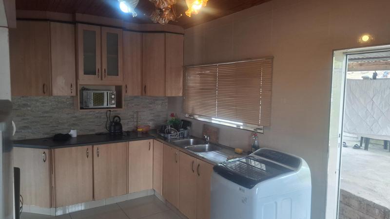 5 Bedroom Property for Sale in Kharwastan KwaZulu-Natal