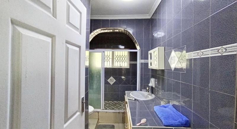 5 Bedroom Property for Sale in Kharwastan KwaZulu-Natal