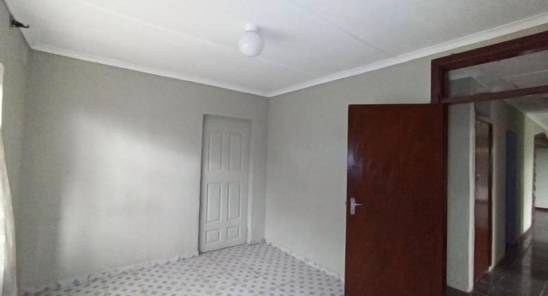 5 Bedroom Property for Sale in Kharwastan KwaZulu-Natal