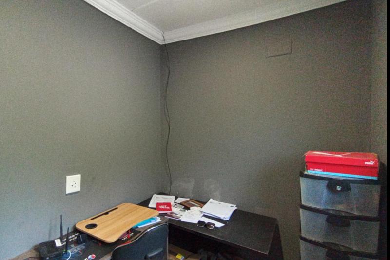 5 Bedroom Property for Sale in Kharwastan KwaZulu-Natal