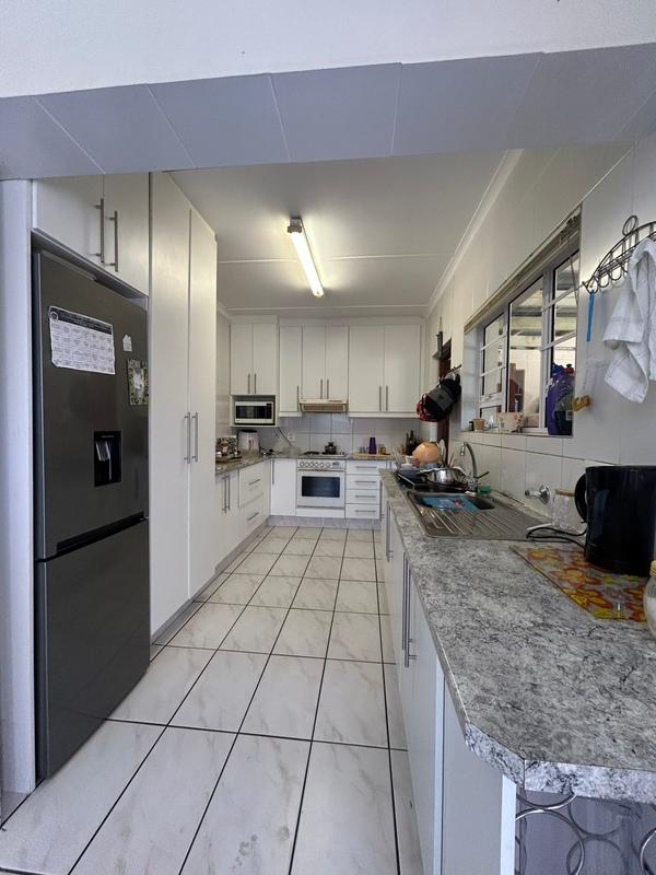 4 Bedroom Property for Sale in Uvongo KwaZulu-Natal